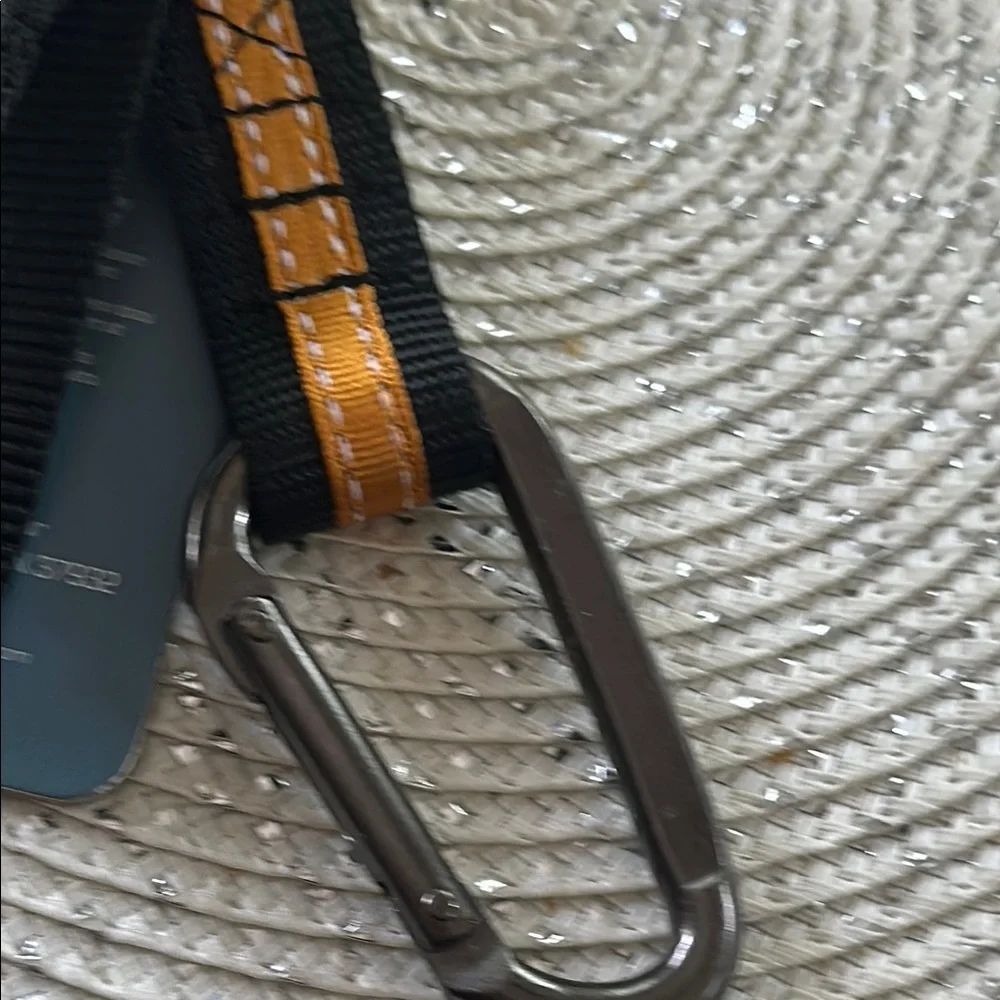 NWT Kurgo Sporty Black and Orange Dog Direct to Seatbelt Tether