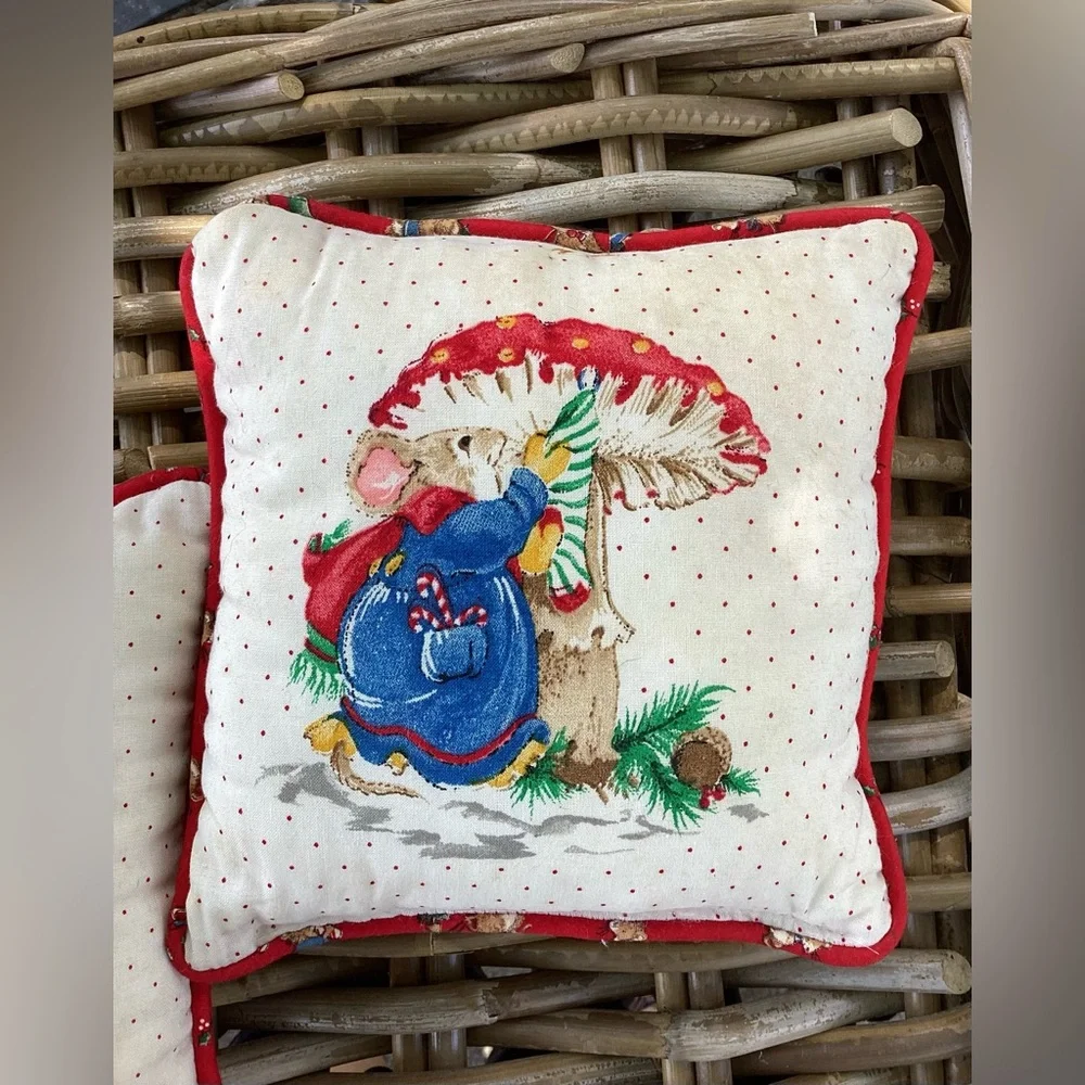 Cranston Mistletoe Mice Christmas Small Decorative Cottage-core Pillow Set (2)