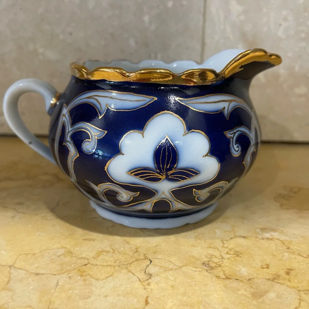 N/A porcelain creamer