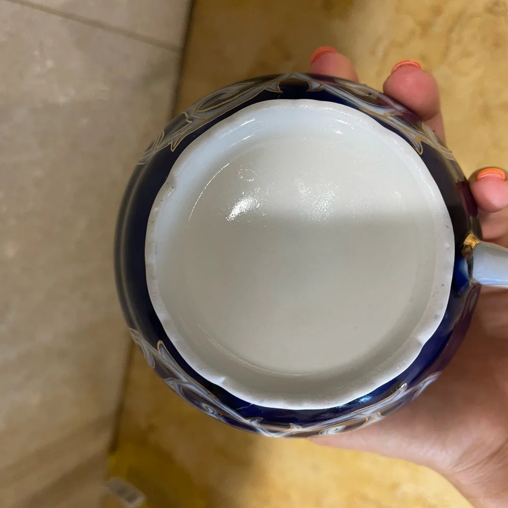 N/A porcelain creamer