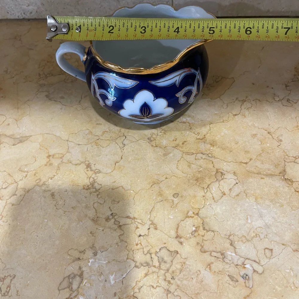 N/A porcelain creamer