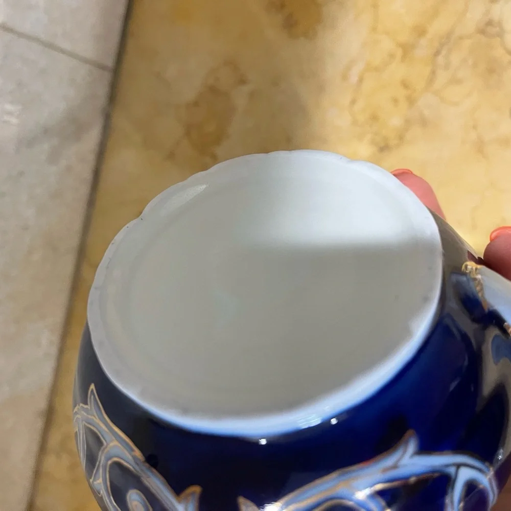N/A porcelain creamer