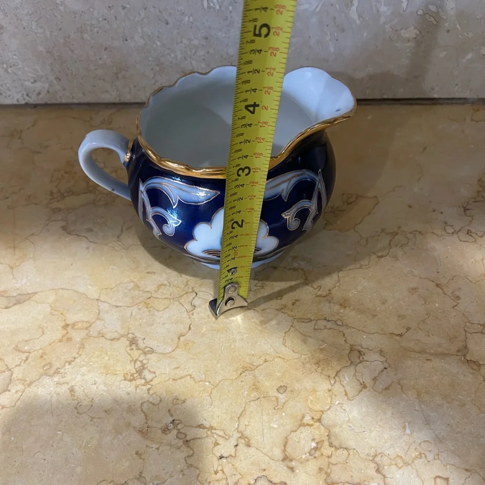 N/A porcelain creamer