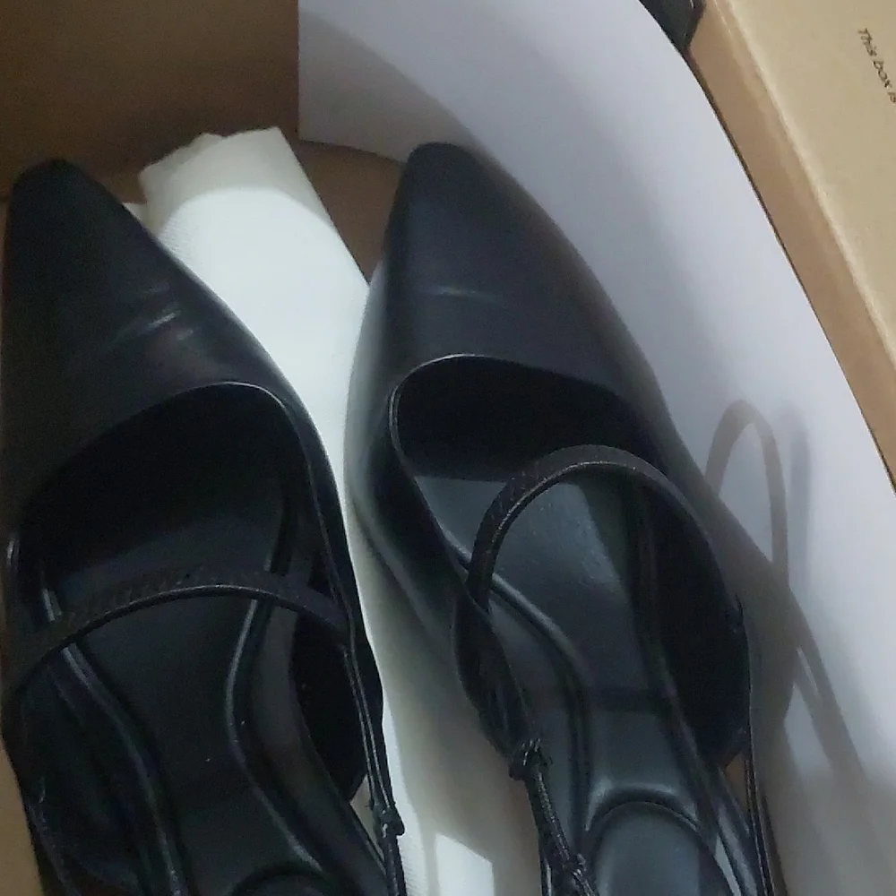 Vince Women's Venice Kitten Heel Pumps. Used Once.