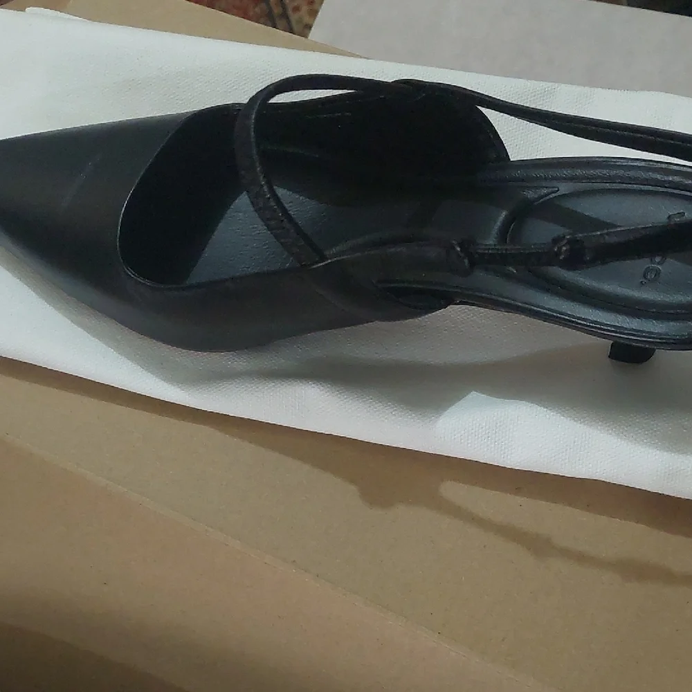 Vince Women's Venice Kitten Heel Pumps. Used Once.