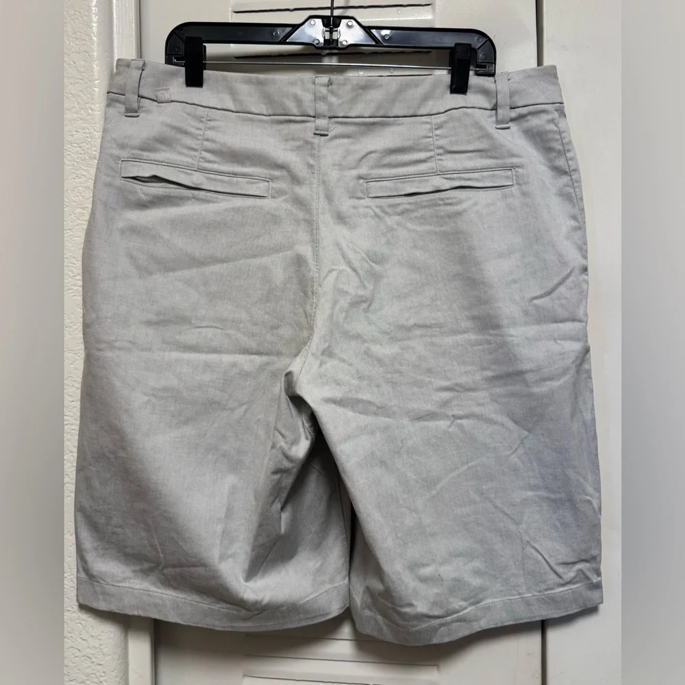 Lululemon Commission Relaxed Short Qwick Oxford Light Gray Sz 36 Flat Front