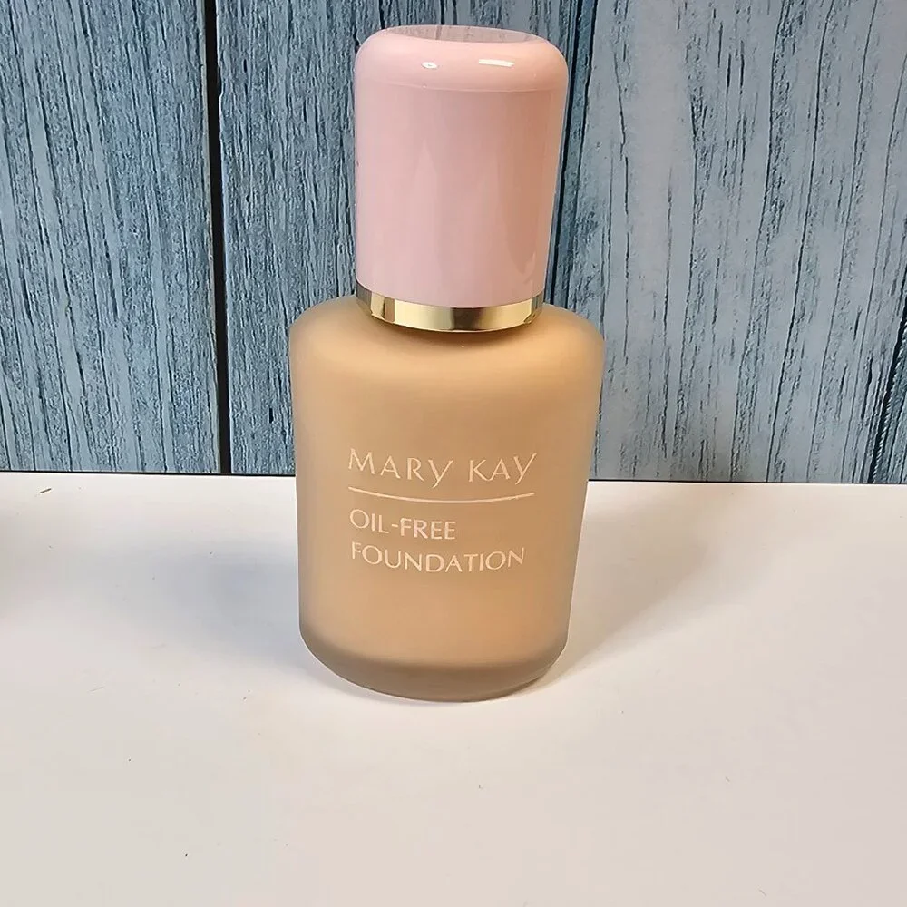 Mary Kay - Oil-Free Foundation Porcelain Ivory  #4488 - NIB‎ Old Stock