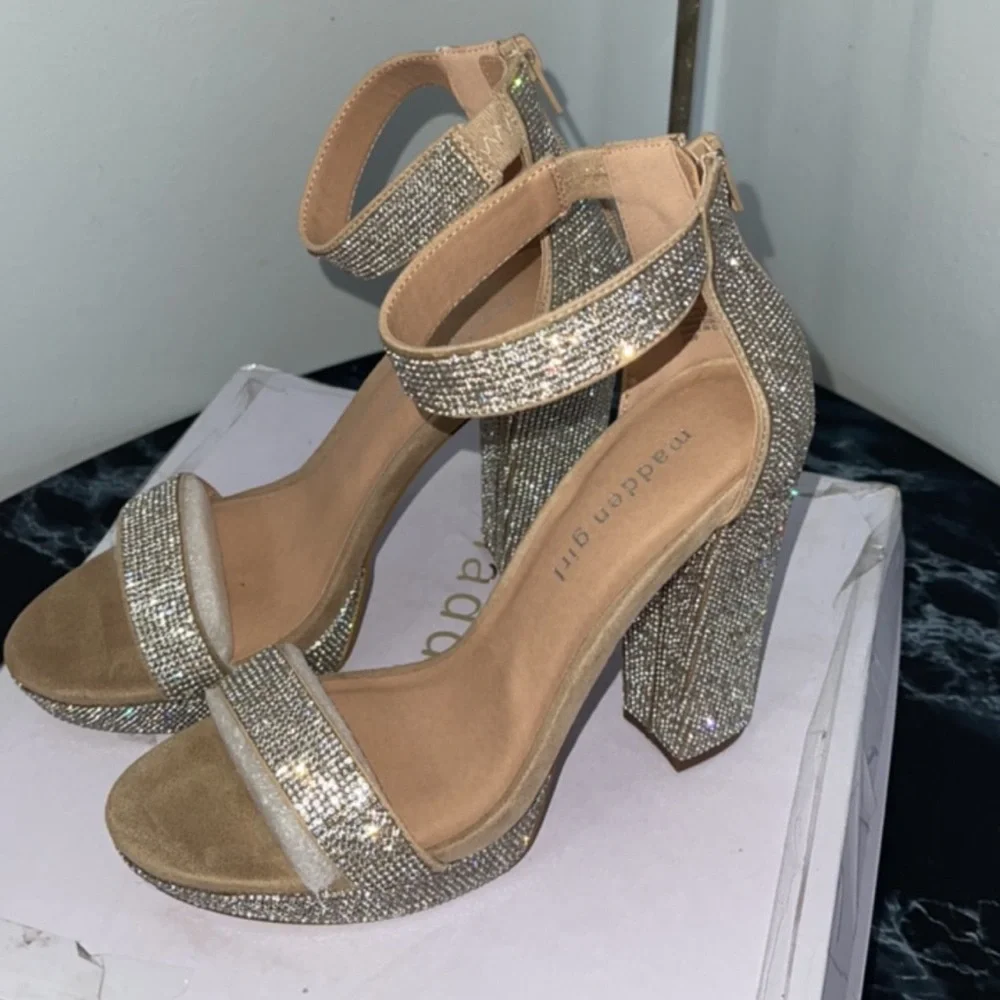 Women- Dress Shoes MADDEN GIRL SIREN Platform Rhinestone Sandal Silver Size 8