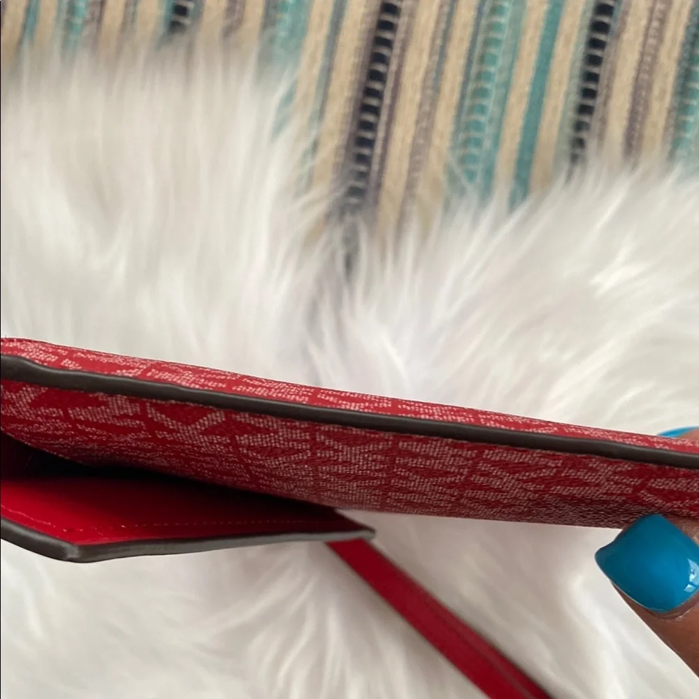 EUC Michael Kors large signature envelope Wristlet Clutch