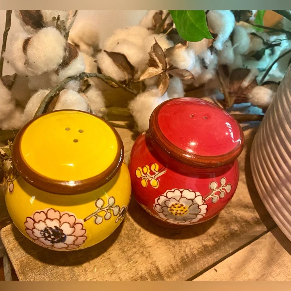 🔥Pier 1 Large Salt & Pepper Shaker Set🔥