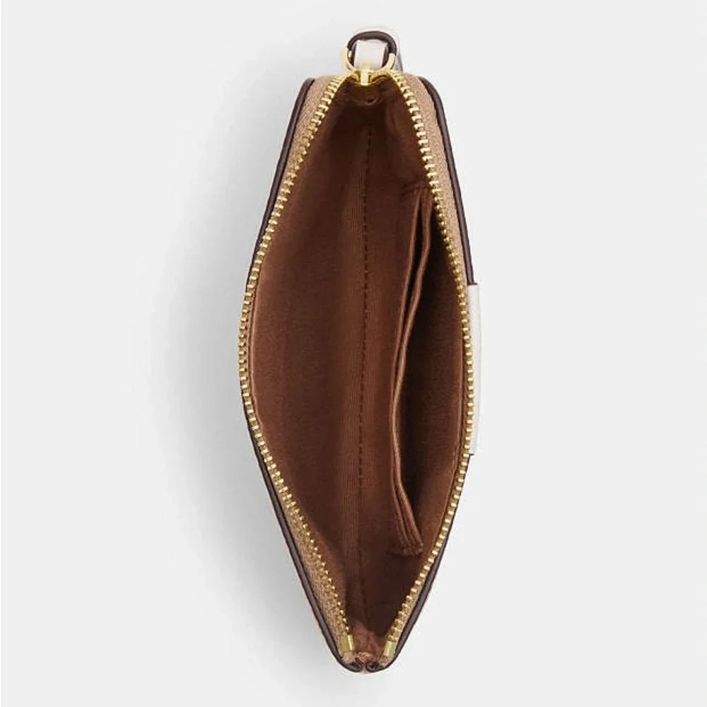 Coach corner zip
