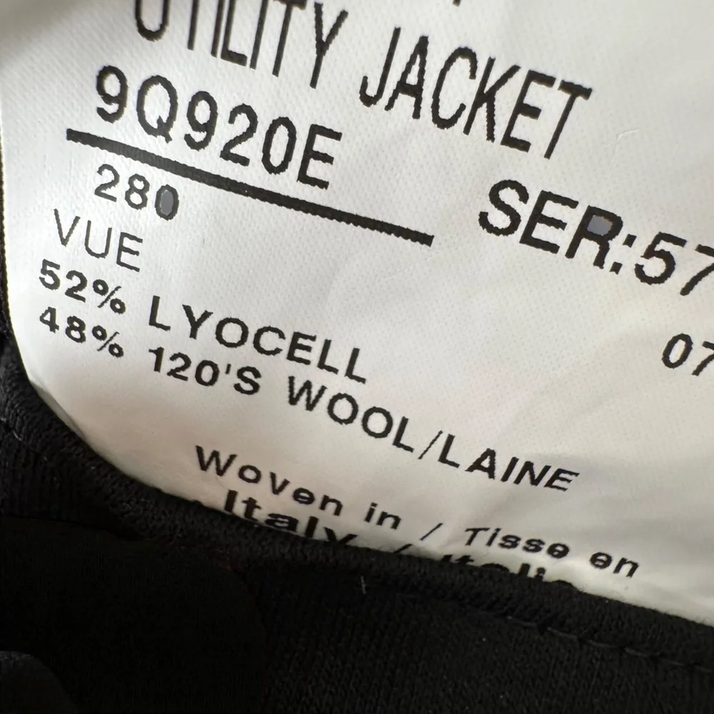 Samuelsohn features pockets