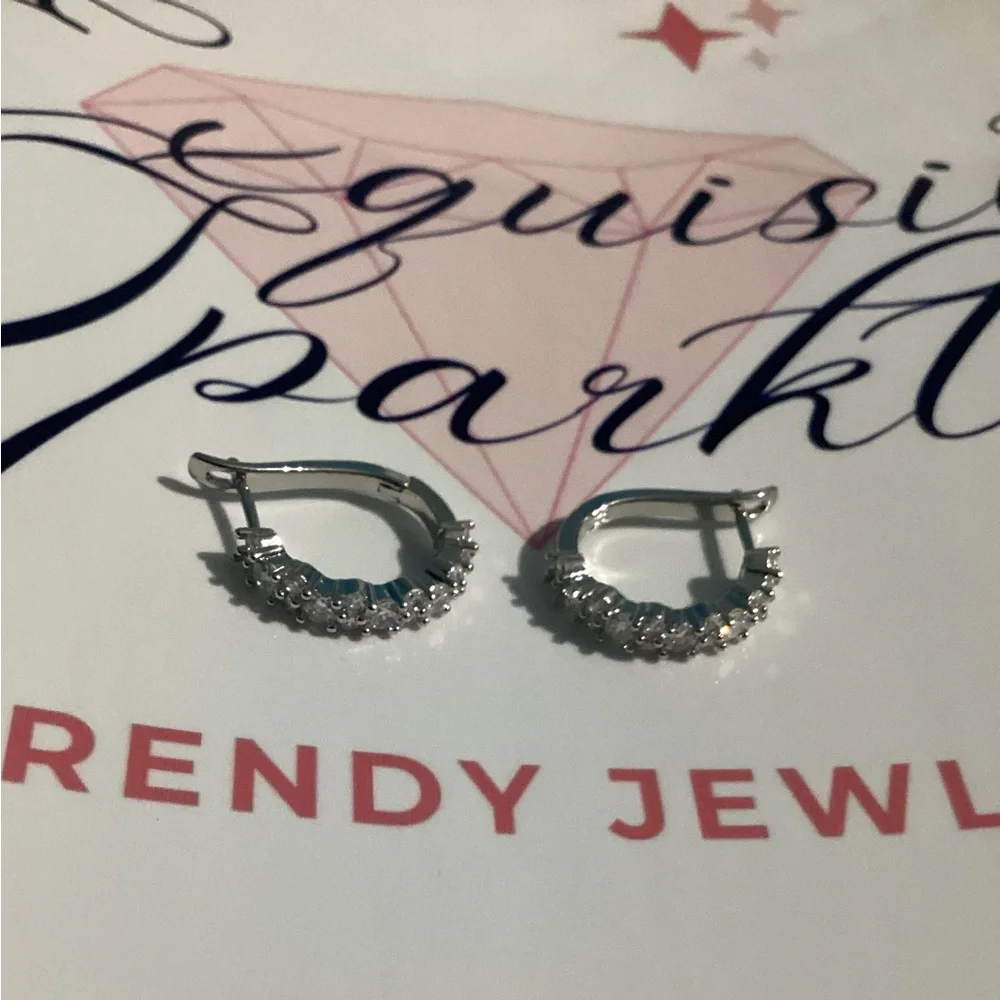 Sense of Style stud alternating statement