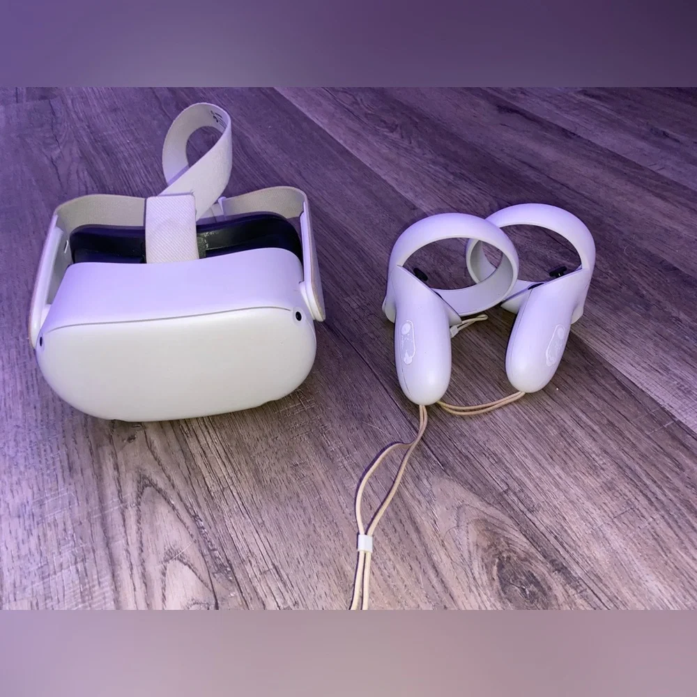 Oculus Quest 2 White VR Headset with Touch Controllers
