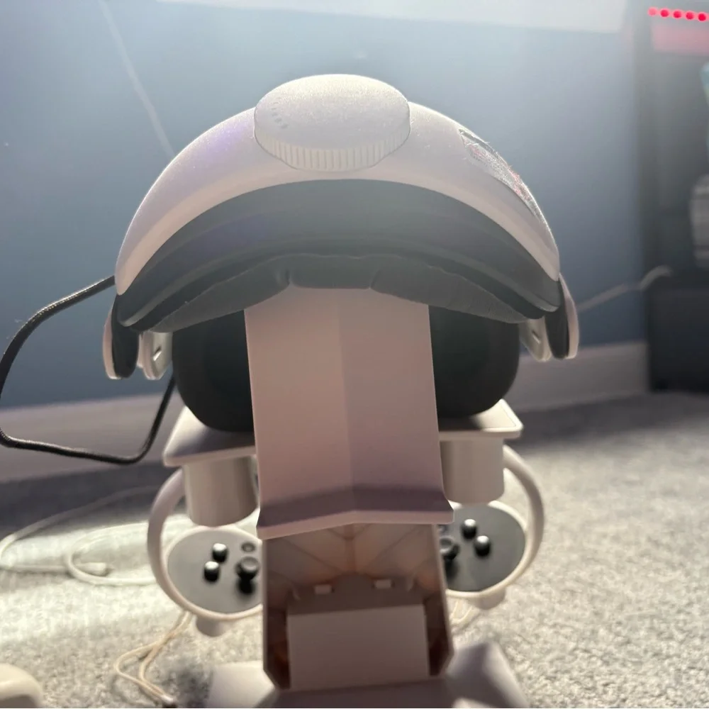 Oculus quest white