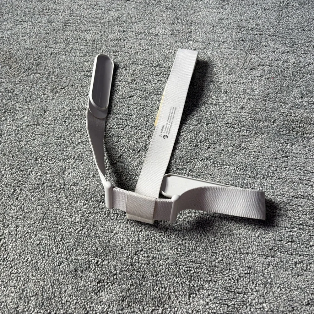 Oculus quest white