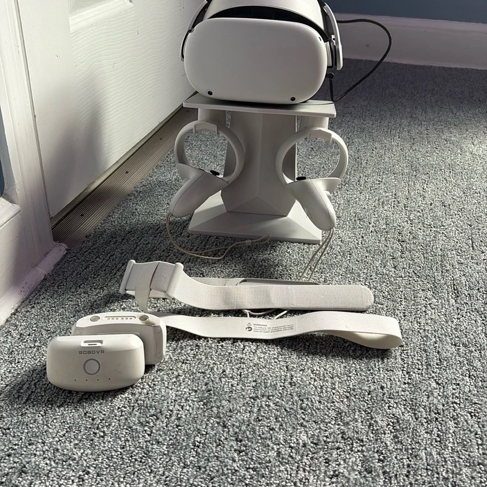 Oculus quest white