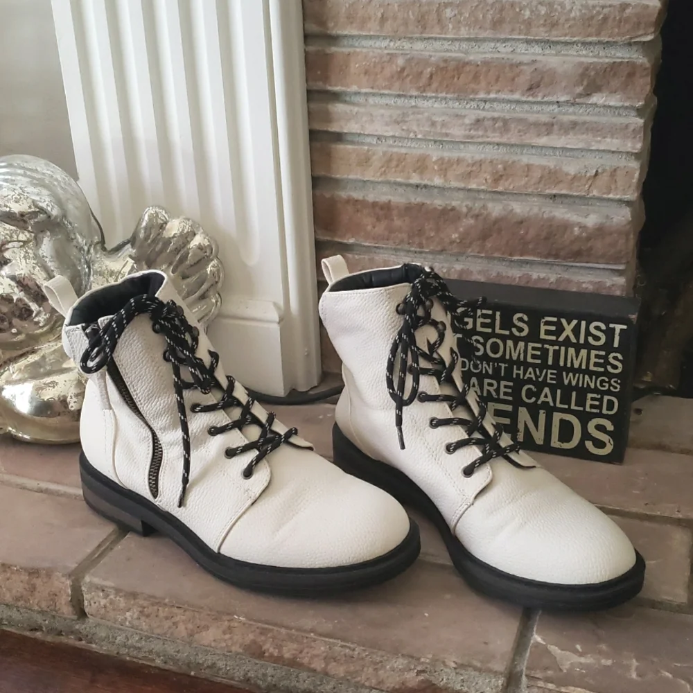 BearTraps AmySue Boots In Cream Size 8.5
