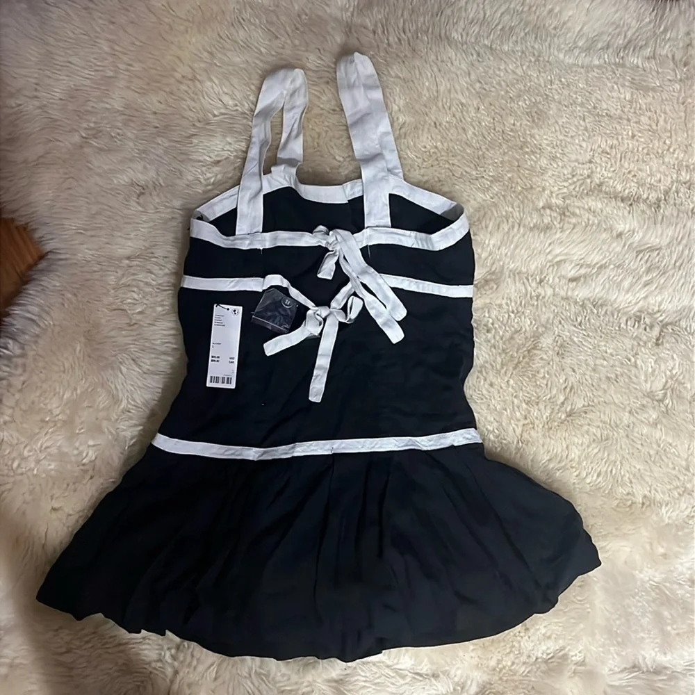 Urban Outfitters liner back