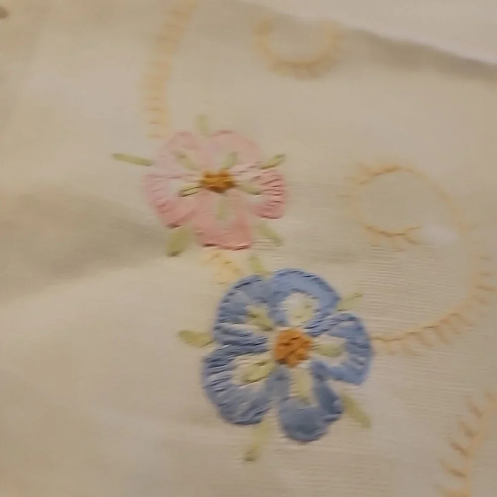 Vintage Table Runner Dresser Scarf Linen Embroidered Floral 42x14