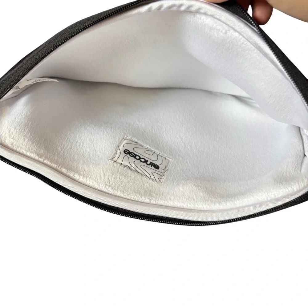 Incase sleek protective
