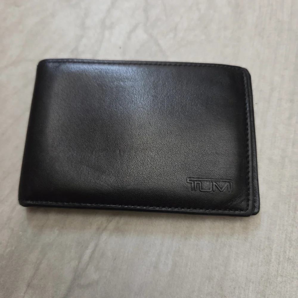 Tumi like new