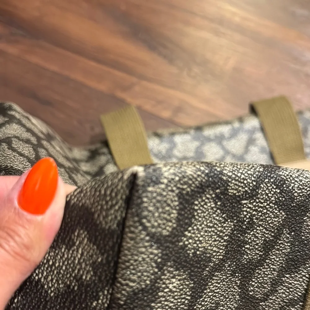 Yves Saint Laurent Pre Owned printed Signature Weekend Duffel Bag.