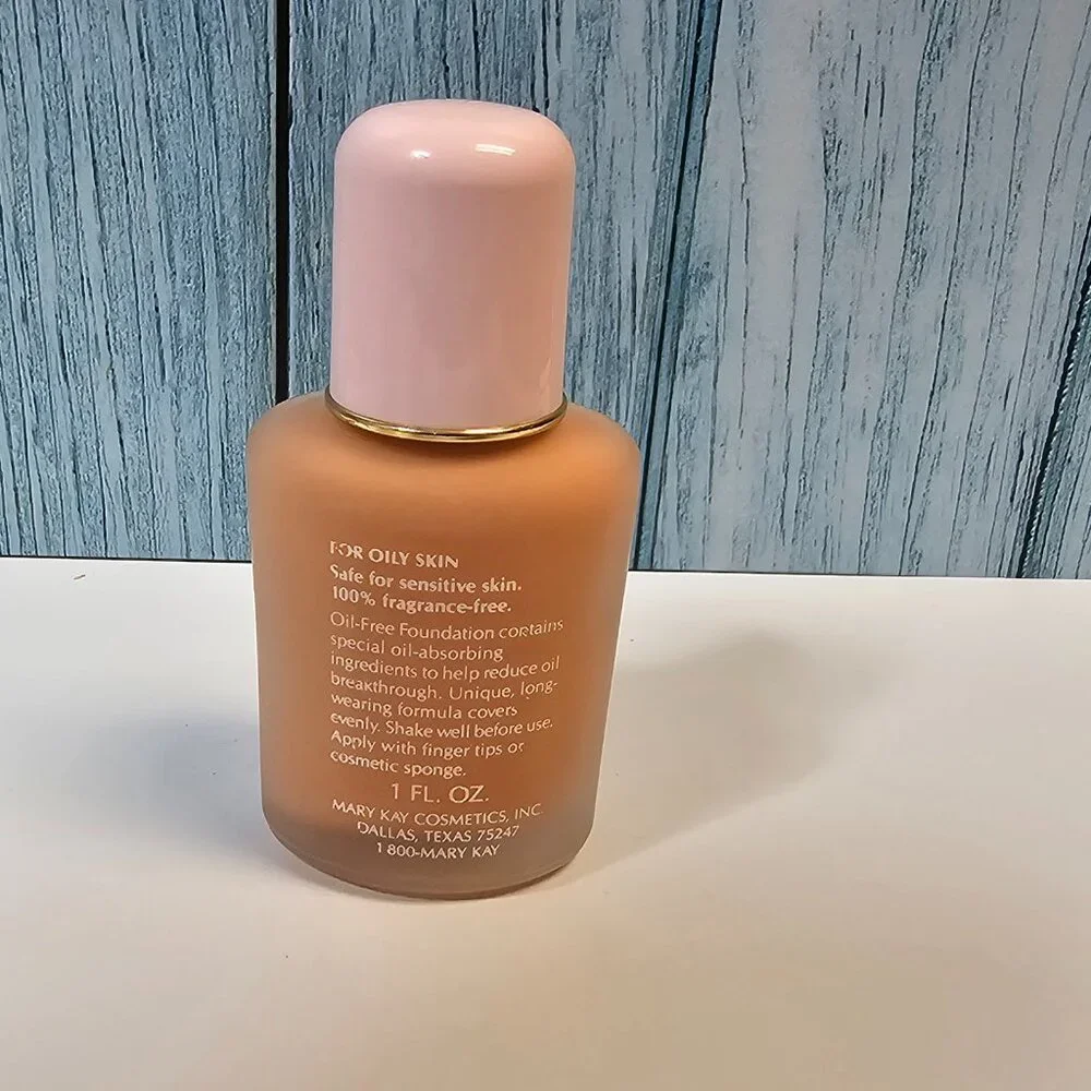Mary Kay - Oil-Free Foundation Light Beige #3858 -‎ NIB Old Stock