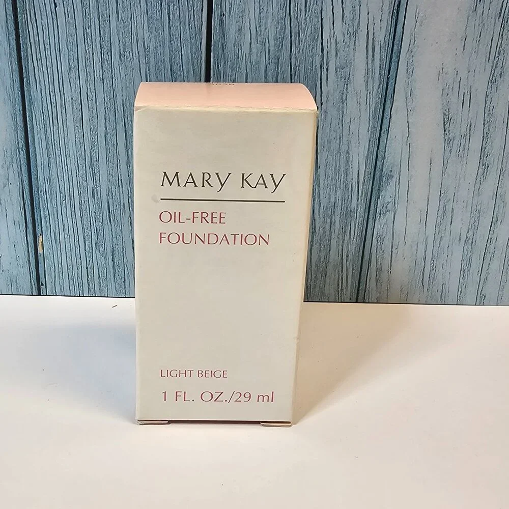 Mary Kay - Oil-Free Foundation Light Beige #3858 -‎ NIB Old Stock