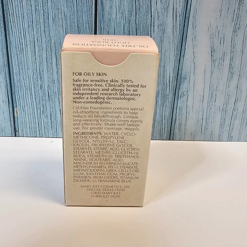 Mary Kay - Oil-Free Foundation Light Beige #3858 -‎ NIB Old Stock
