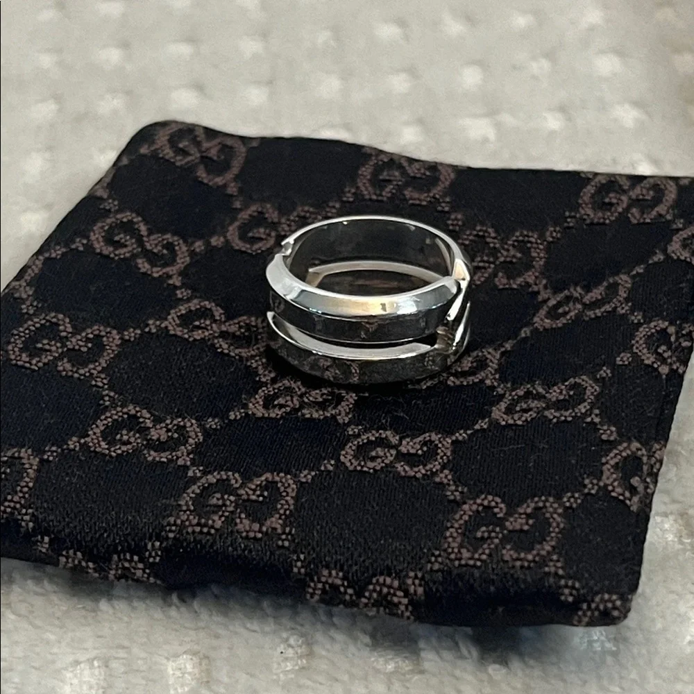 Gucci Infinity Knot Ring Size 6US
