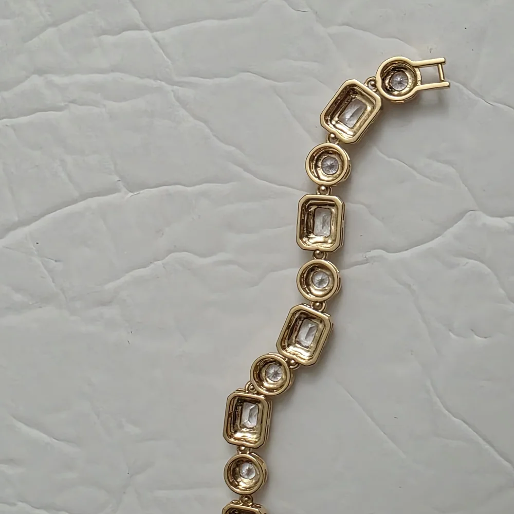 N/A elegant gold