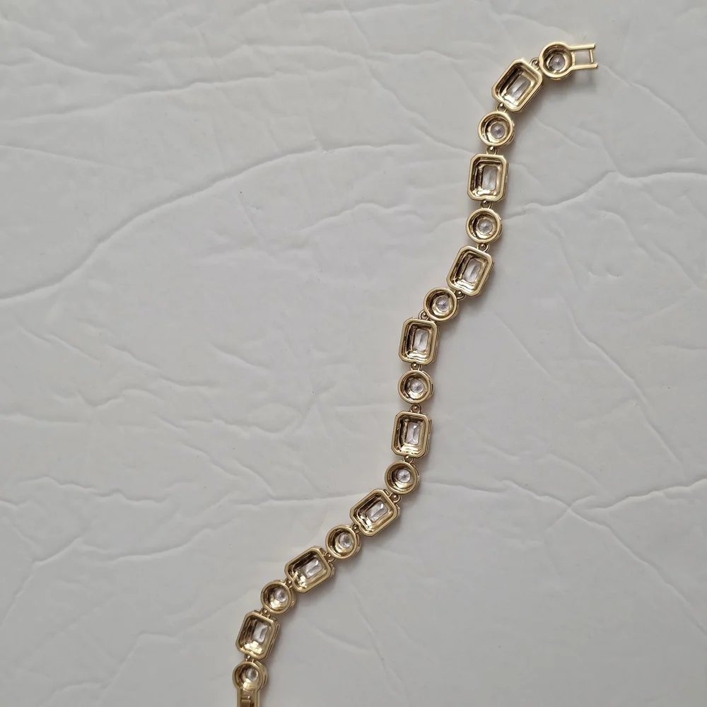 N/A elegant gold
