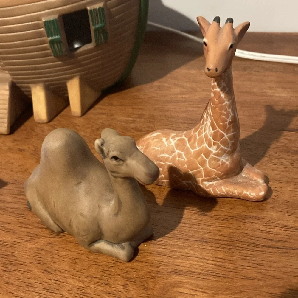 Noah’s Ark night lite with figurines 1998 works vintage