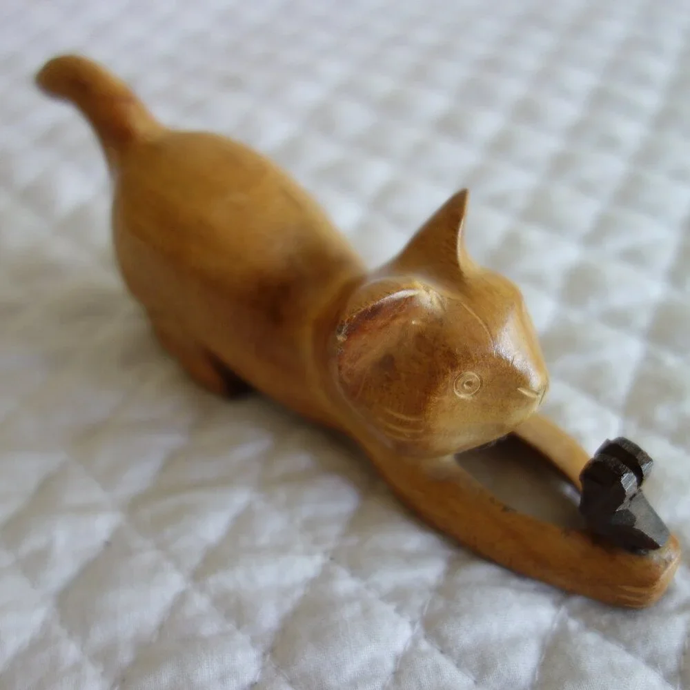 Vtg Hand Carved Wood Folk Art Crouching Cat