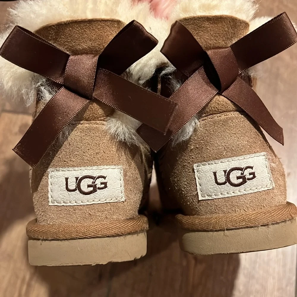 UGG Mini Bailey Bow II Boot for Toddler Girl, size 10