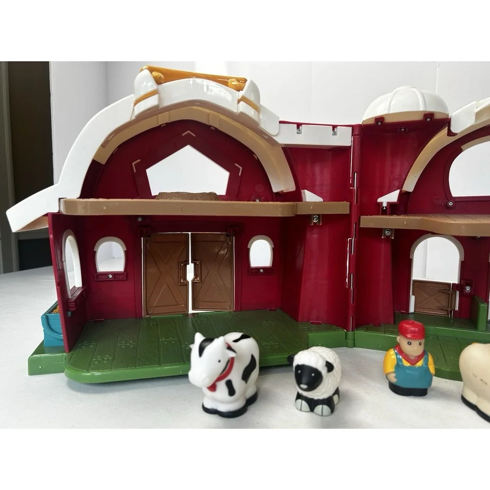 Vintage Fisher Price Hinged Red Barn Little People Farm W/Farmer & 5 Animals
