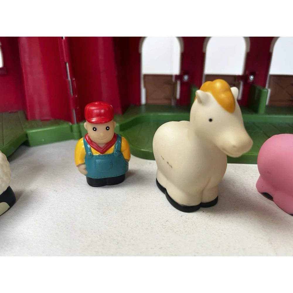 Vintage Fisher Price Hinged Red Barn Little People Farm W/Farmer & 5 Animals