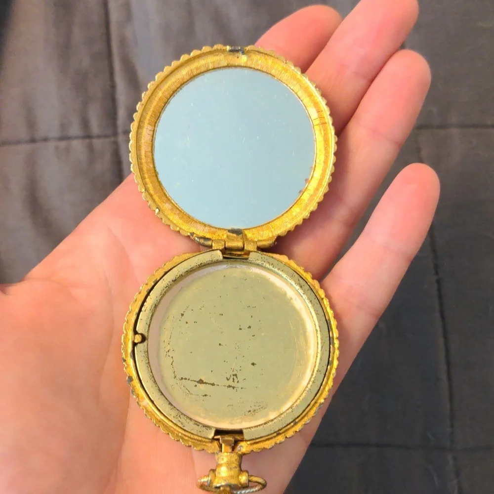 Max Factor dog all or
