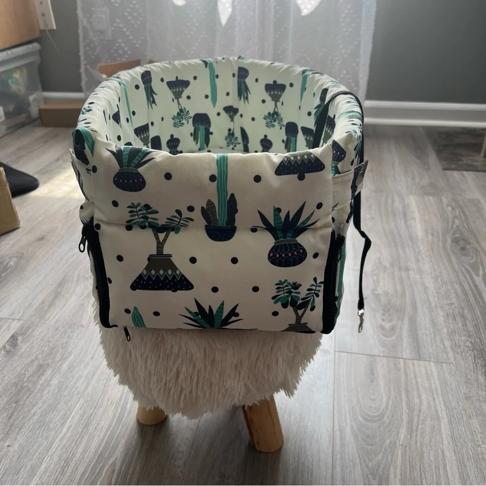 unbrended travel style