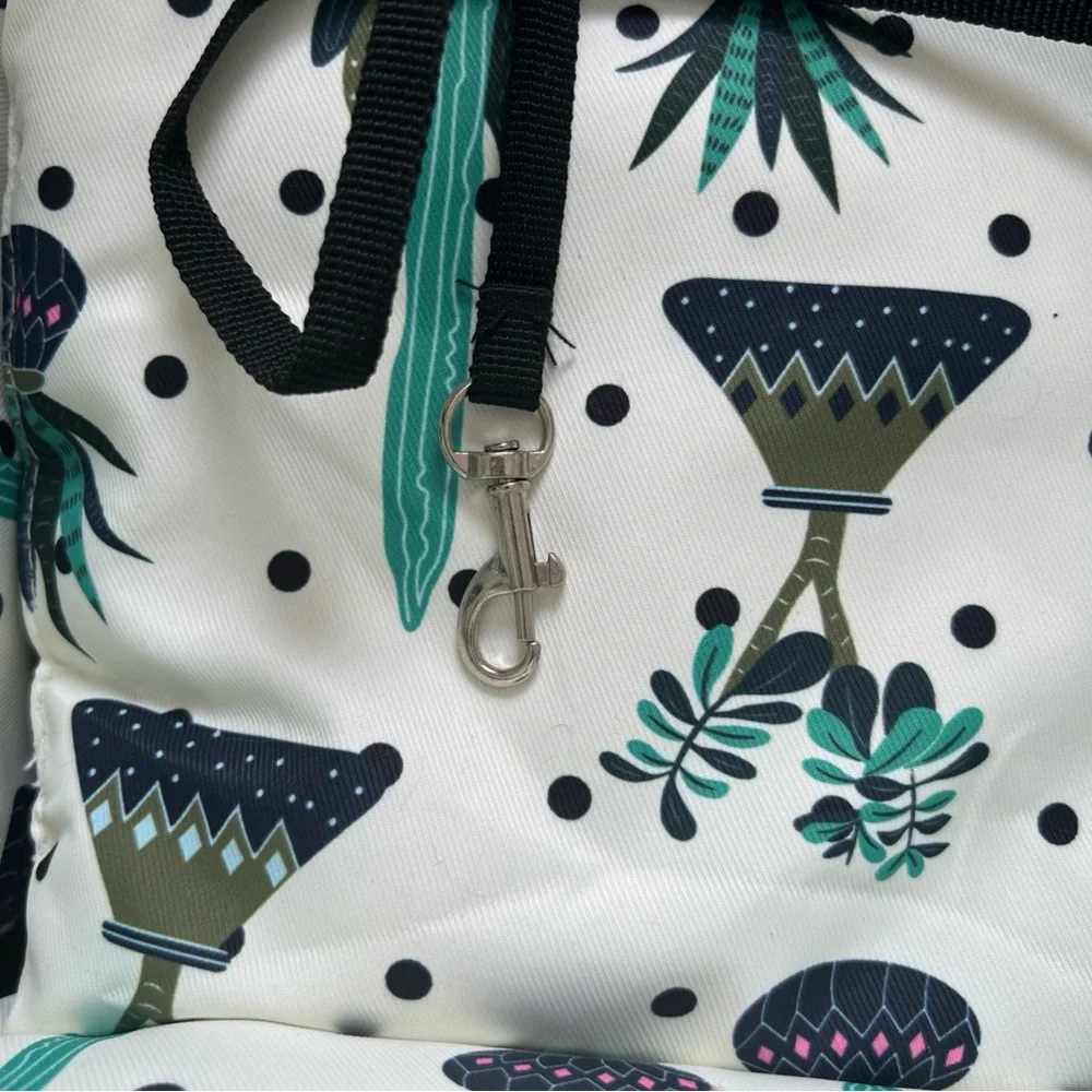 unbrended travel style