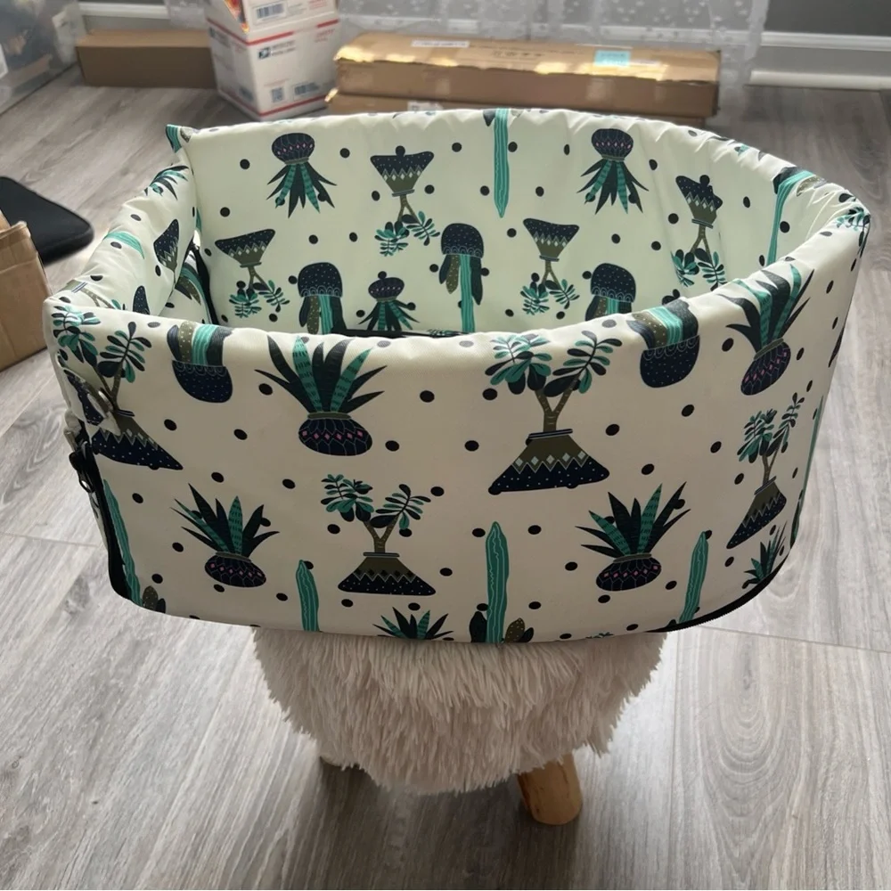 unbrended travel style