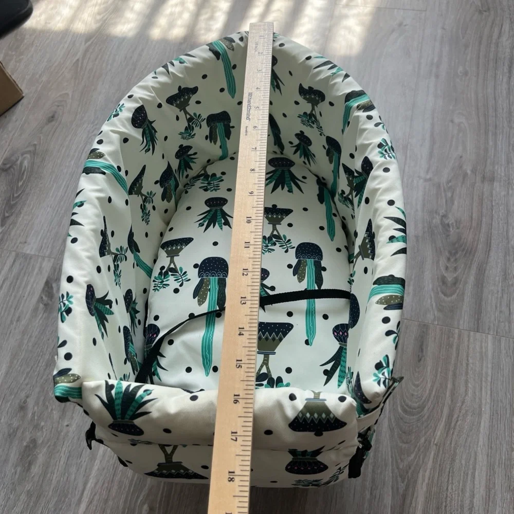 unbrended travel style