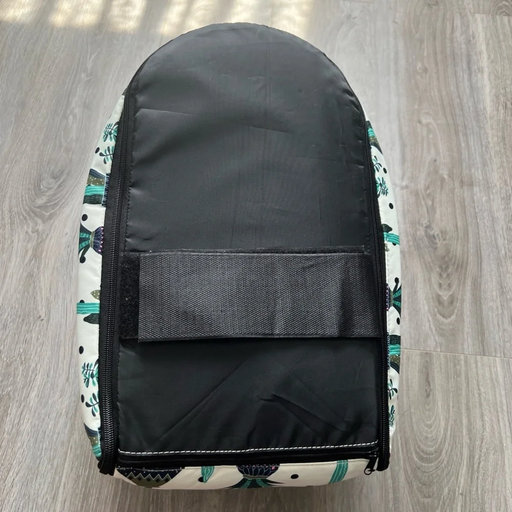 unbrended travel style