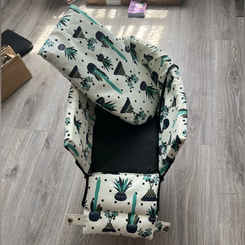 unbrended travel style