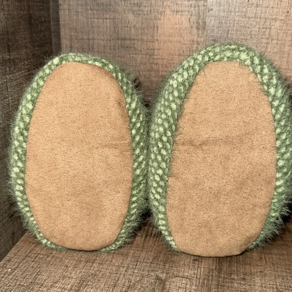 Cozy Green Knit Slippers-size 3-6 months