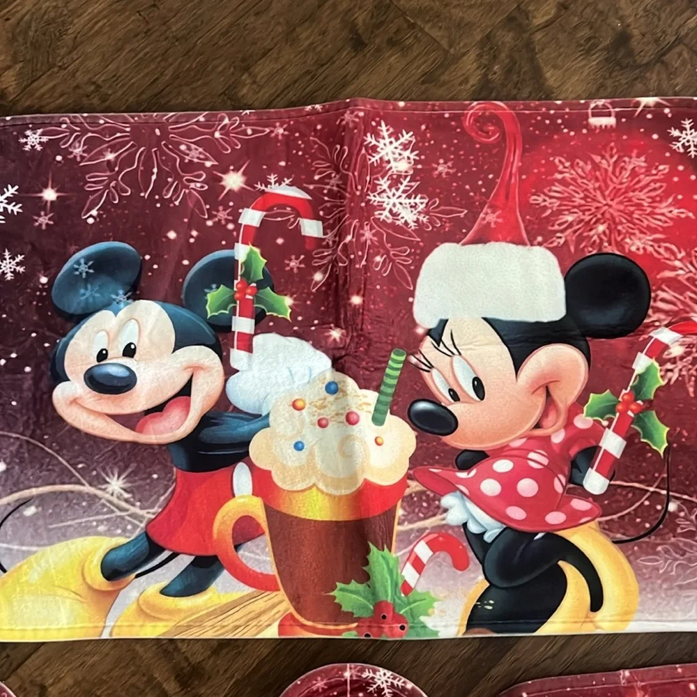 Disney Festive/ Christmas Mickey and Minnie Red Bathroom Set