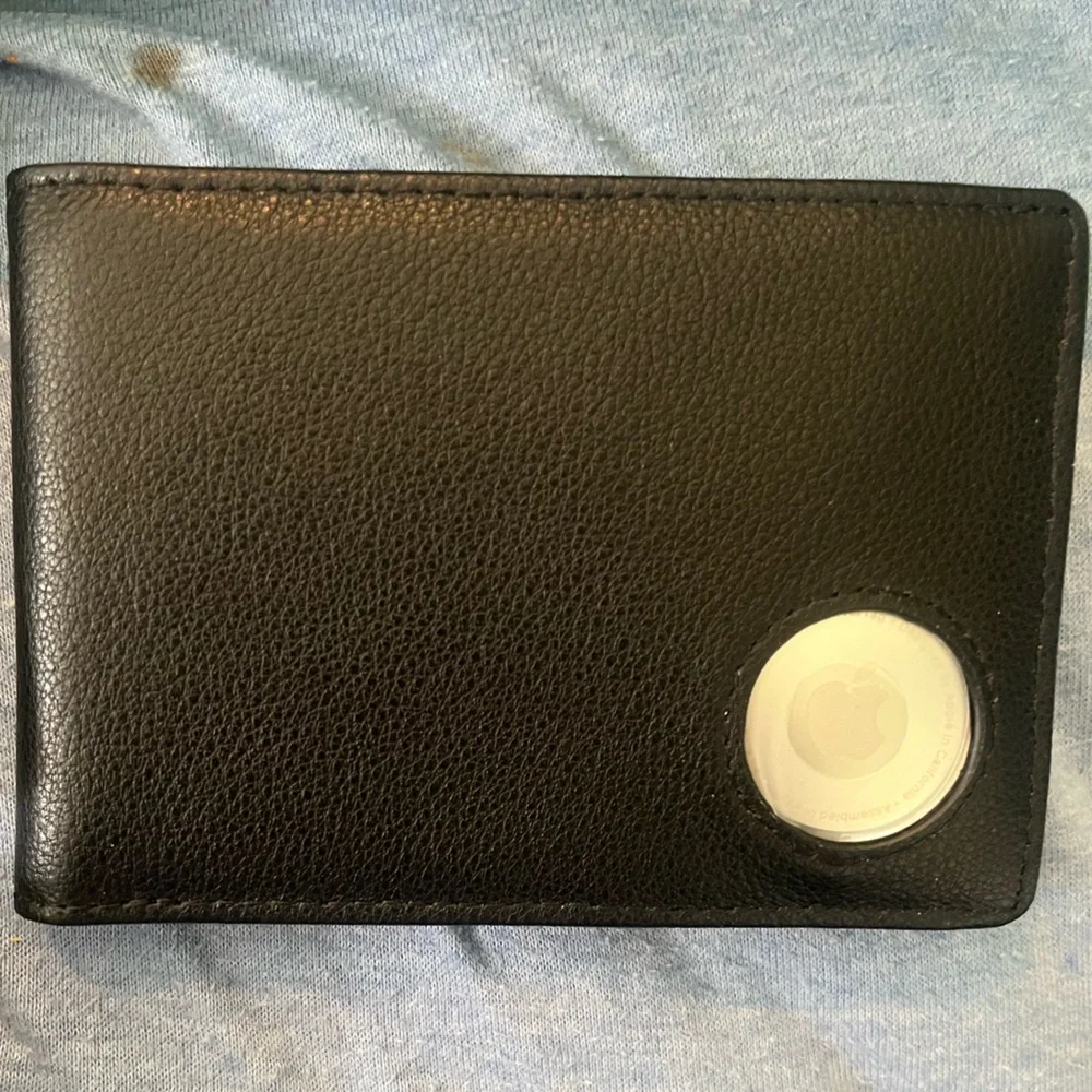 *BRAND NEW/ UNUSED 🆕* Typecase RFID Airtag Wallet WITH Apple Airtag