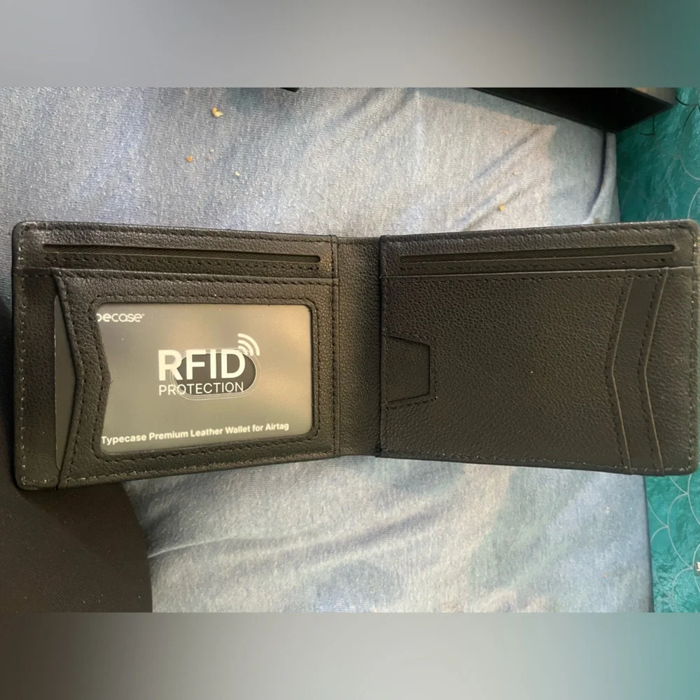 *BRAND NEW/ UNUSED 🆕* Typecase RFID Airtag Wallet WITH Apple Airtag