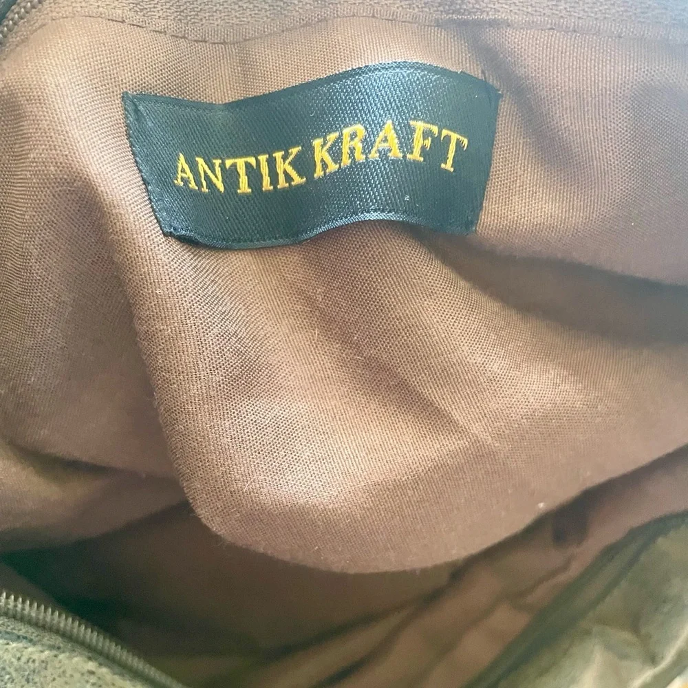 Antik Kraft stylish women
